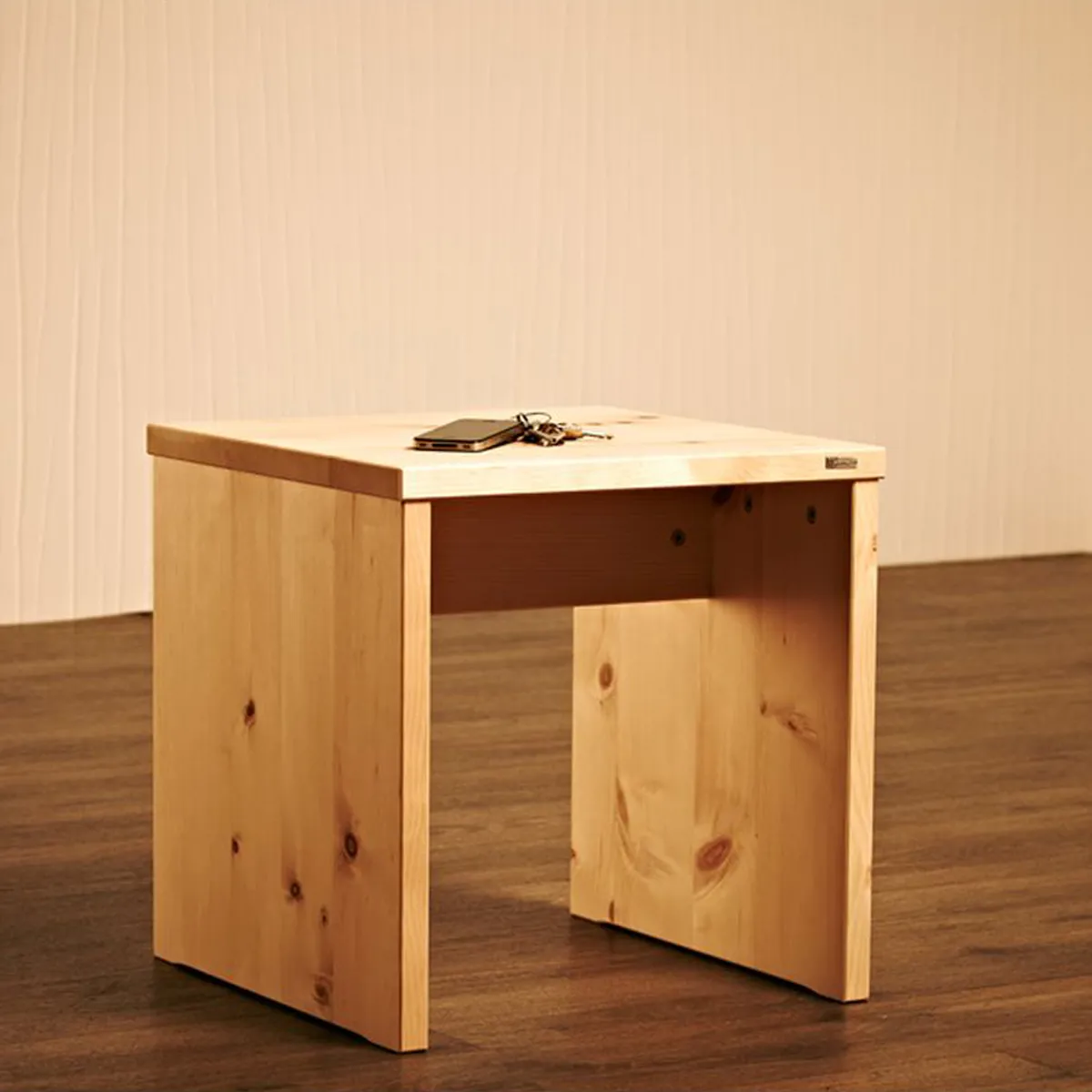 Hocker / Beistelltisch 'Homerest' aus Massivholz | Fichte, Buche, Zirbe oder Eiche| B 45 x T 45 x H 45 cm | Made in Sütdirol