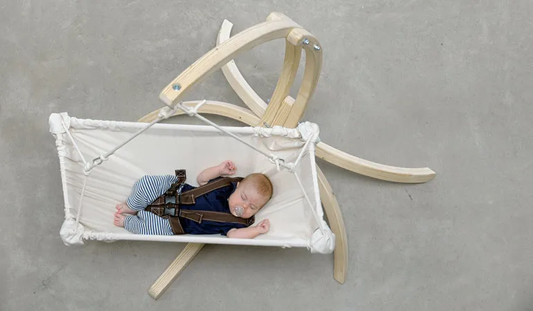 Babyhängemattengestell Hippo - Sicheres Wiegen für Ihr Baby |  B 108 x H 140 x L 105 cm | unbehandelte Fichte | Belastbarkeit max. 35 kg | Made in Germany