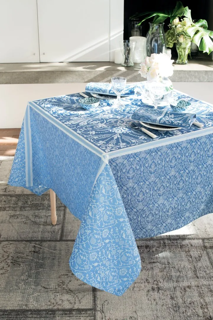 Garnier Thiebaut Tischdecke CASSANDRE SAPHIR
