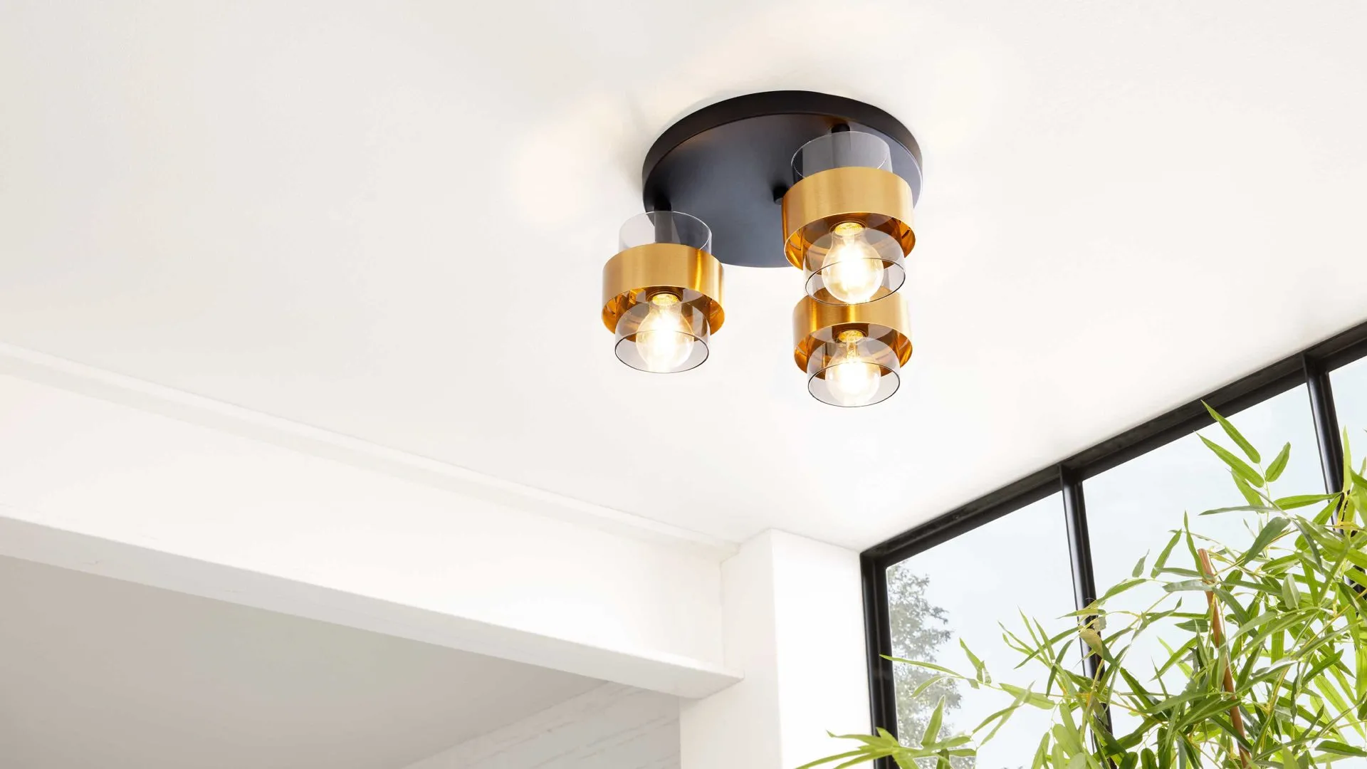 Interliving Leuchten Serie 9333 - Deckenleuchte, Rauchglas & Messing – Durchmesser ca. 37 cm