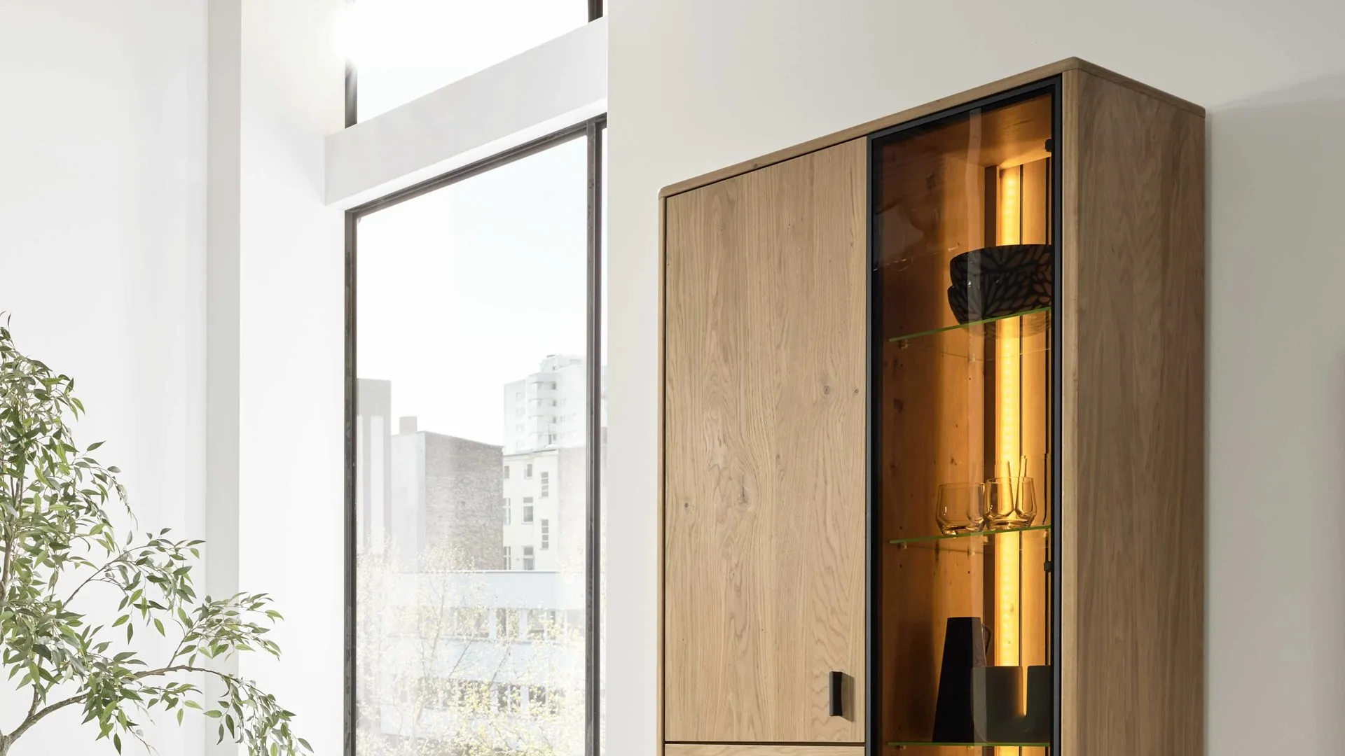 Interliving Wohnzimmer Serie 2024 - Rückwandbeleuchtung, vierteilig - 21 Watt