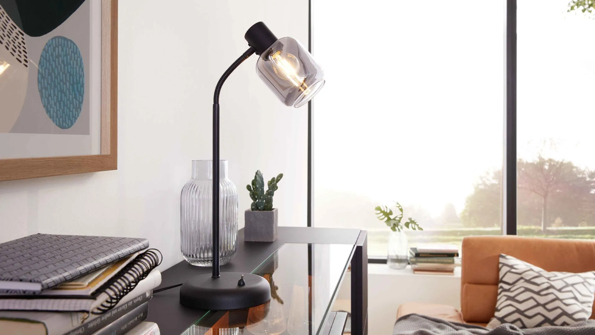 Interliving Leuchten Serie 9341 - Tischleuchte, Rauchglas & Mattschwarz – Höhe ca. 43 cm