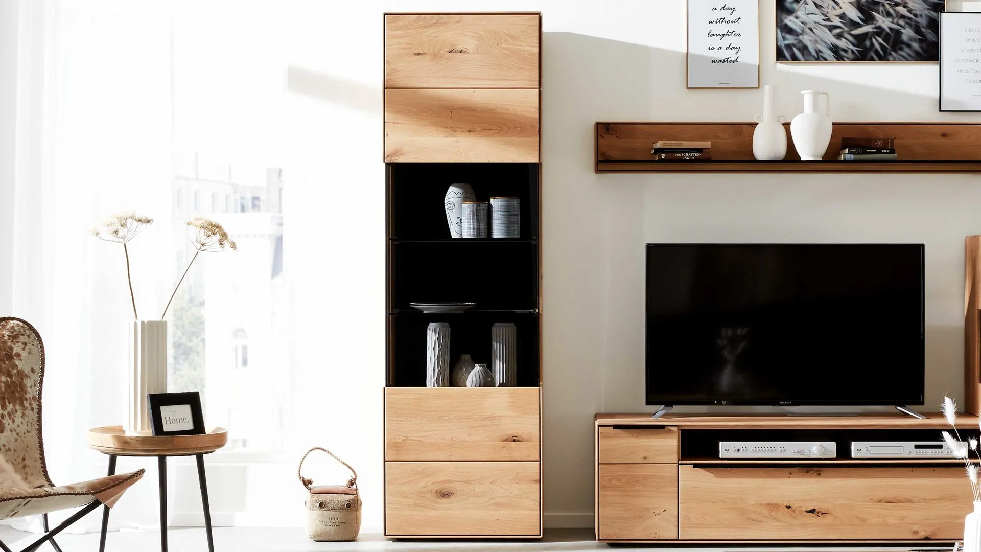 Interliving Wohnzimmer Serie 2020 - Vitrine 151302, Asteiche bianco – links, eine Tür