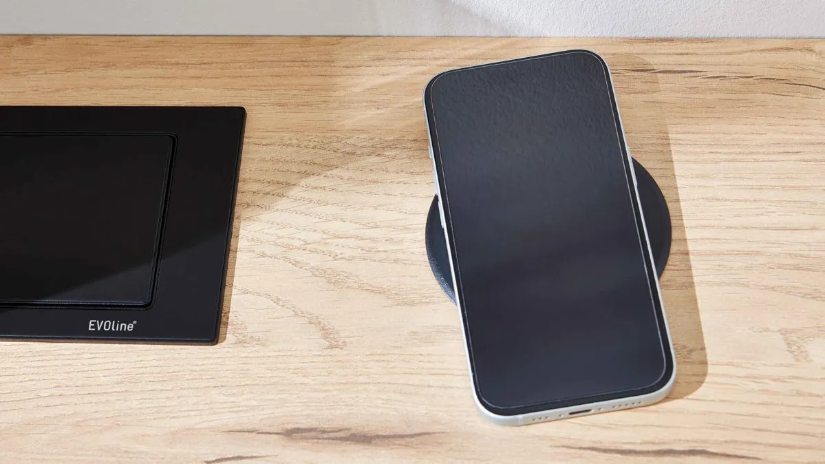 Interliving Wohnzimmer Serie 2031 - kabellose Ladefunktion, für Schreibtisch