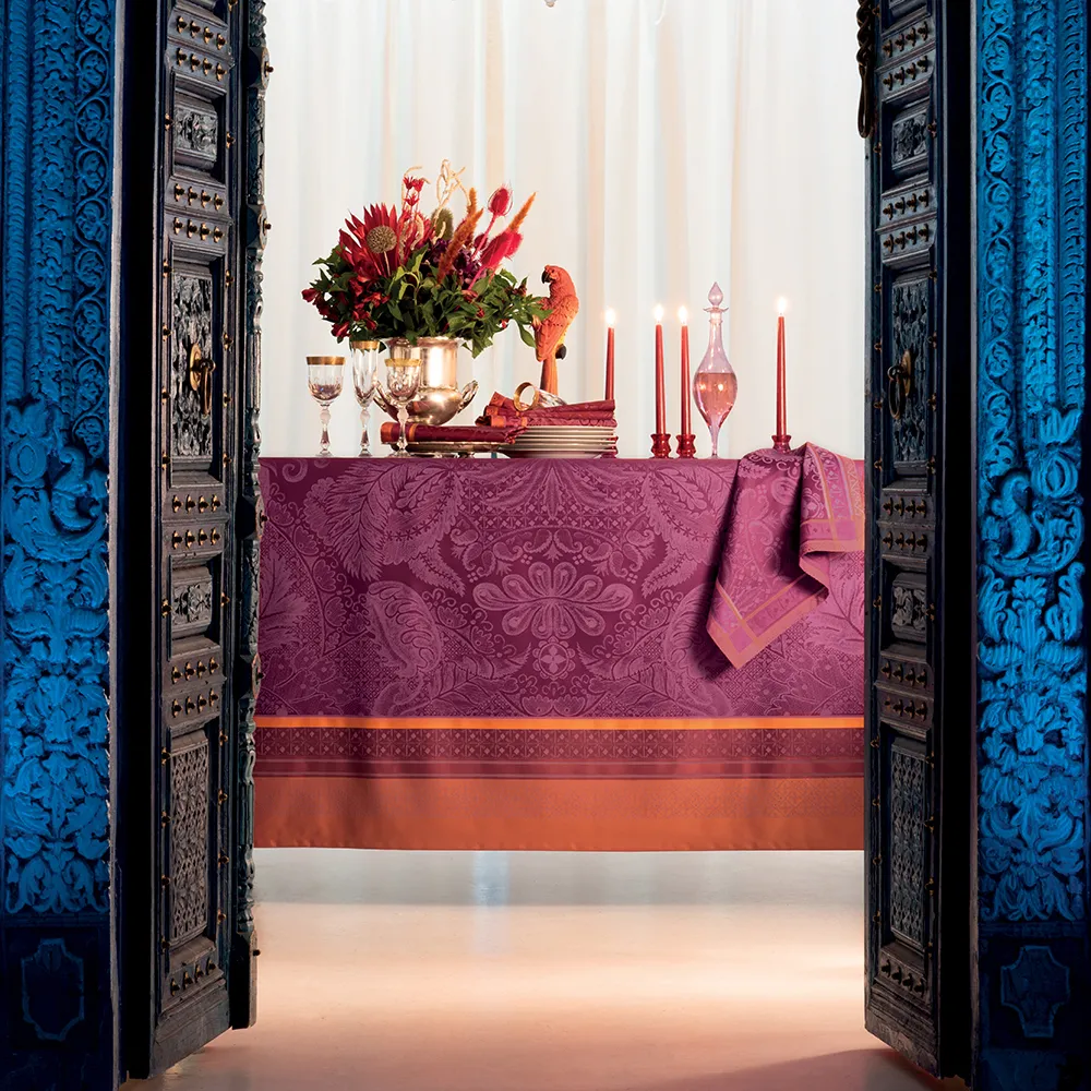 Garnier Thiebaut Tischdecke ISAPHIRE POURPRE