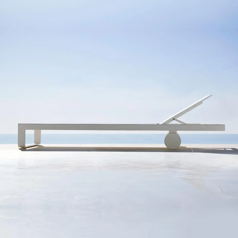 Sonnenliege Flat mit Rollen von Gandia Blasco