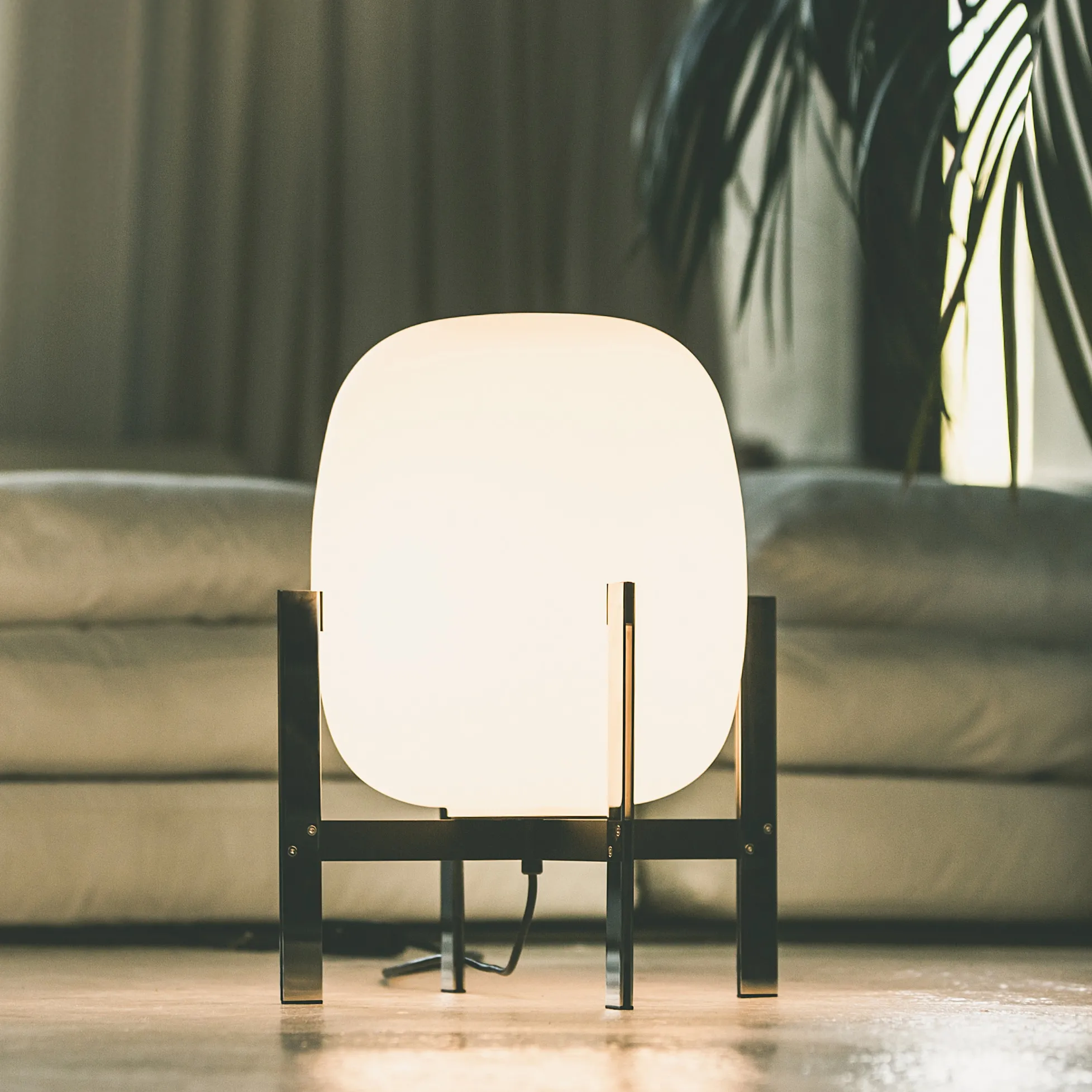 Cesta Metalica Tischleuchte von Santa & Cole