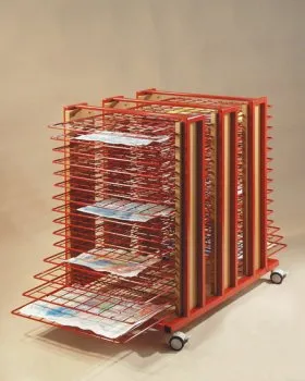 Großer Trockenwagen mit 30 Rosten für Kitas und Schulen.